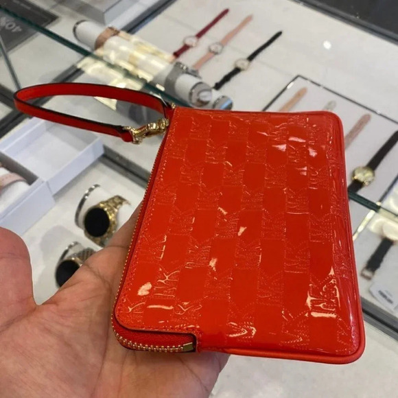 MK LG Gusset Wristlet Manda (to WM) - Picture 2 of 9